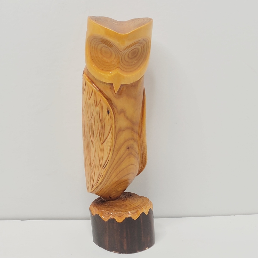 Hand Carved Glossy owl. Lightweight wood